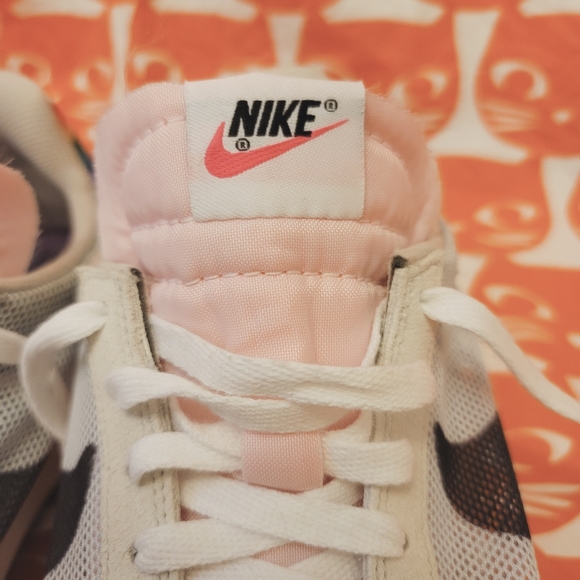 Nike Pride LGBTQ GORGEOUS rainbow 🌈 size 9 Like New! Sneaker - Picture 9 of 16